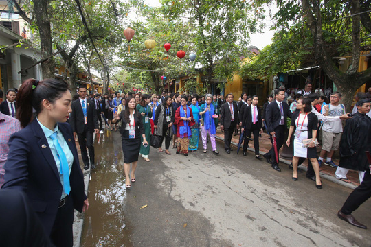 Những bóng hồng APEC